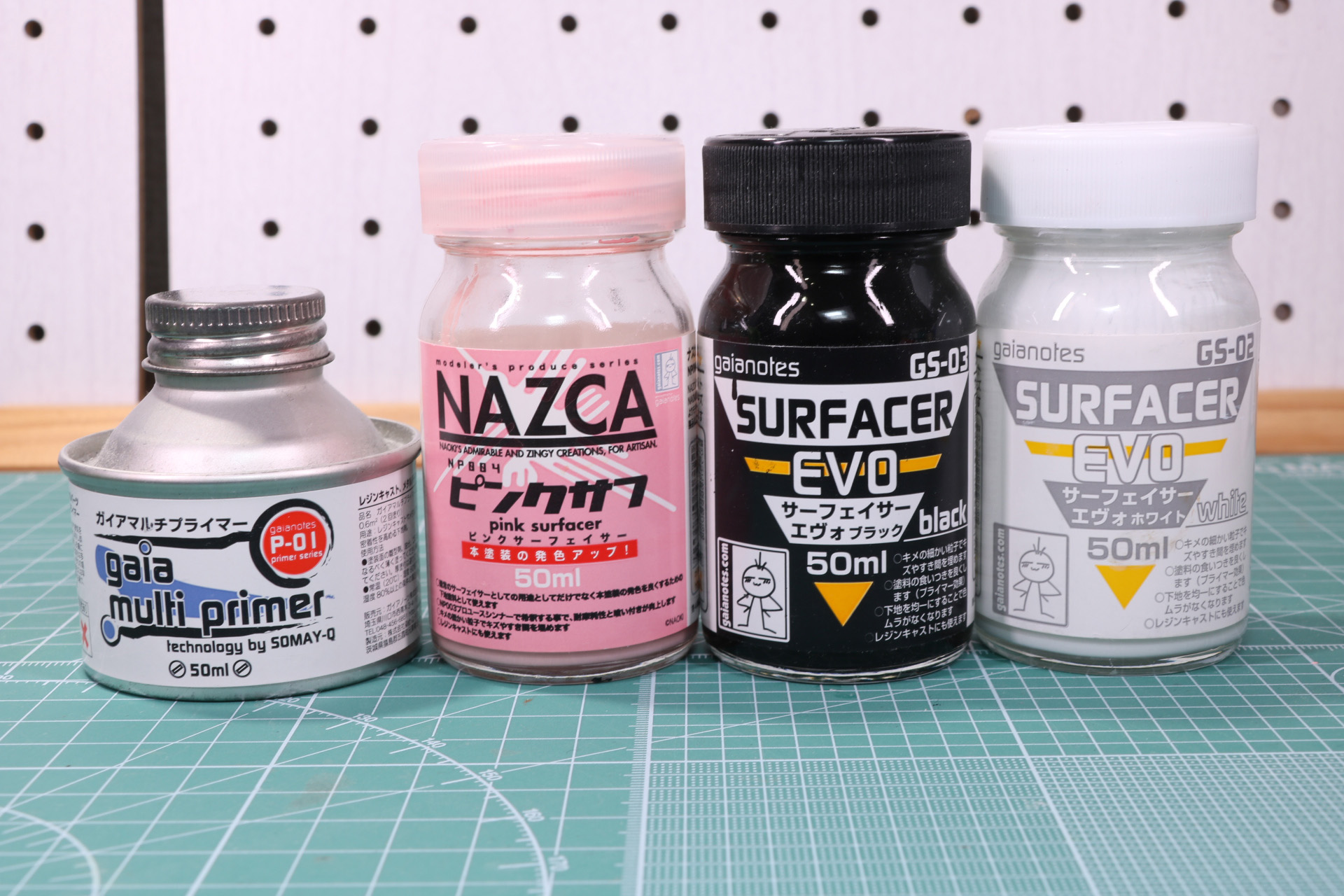 ガイアノーツのガイアマルチプライマー、サーフェイサーエヴォ ブラック、サーフェイサーエヴォ ホワイト、サーフェイサー NP004 ピンクサフ