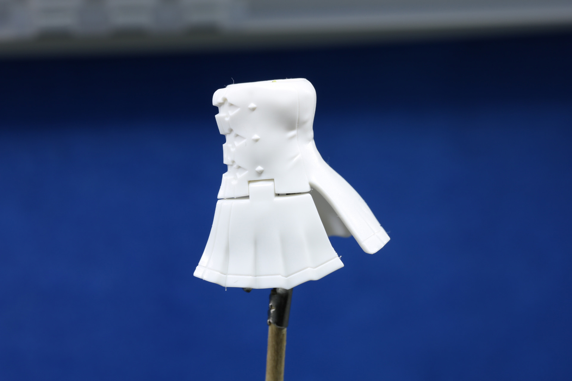 胴体パーツはプライマーを吹いた状態からサーフェイサーを重ねる