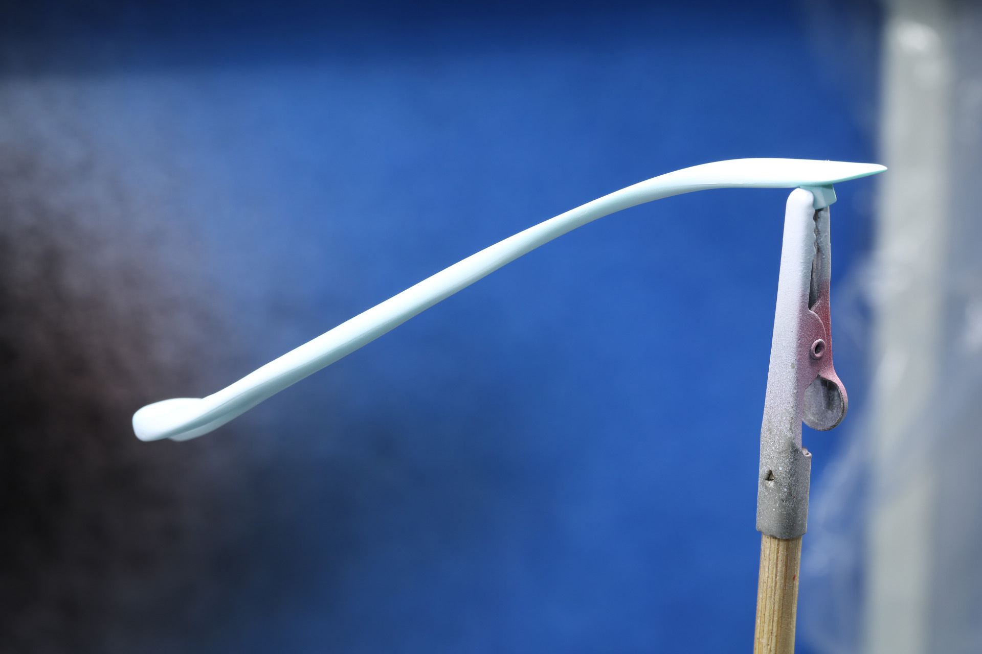 髪パーツも同様に数回に分けてサーフェイサーを吹く