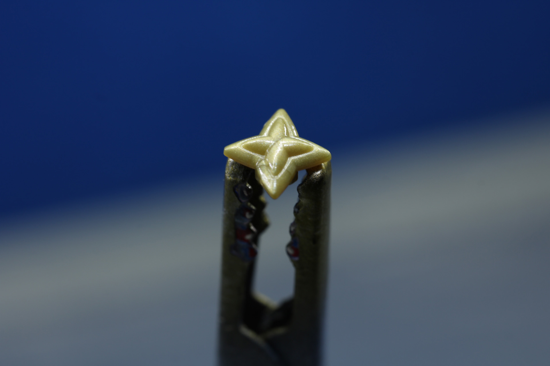 ツインテールのアクセサリパーツを吹く