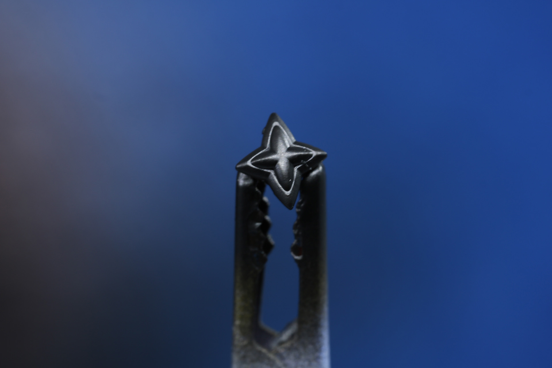 ツインテールのアクセサリパーツを吹く