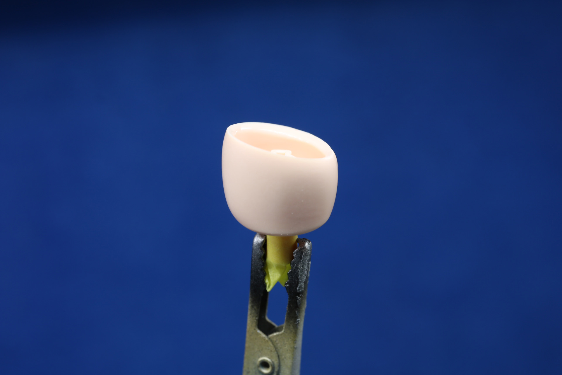 肌色パーツはピンクサーフェイサーで濃い色合いに