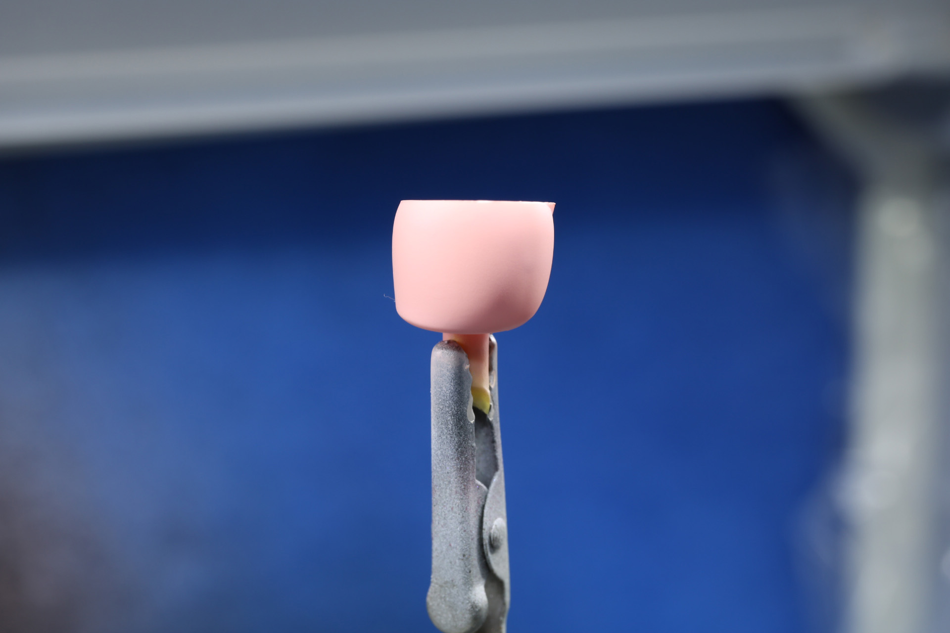 肌色パーツはピンクサーフェイサーで濃い色合いに