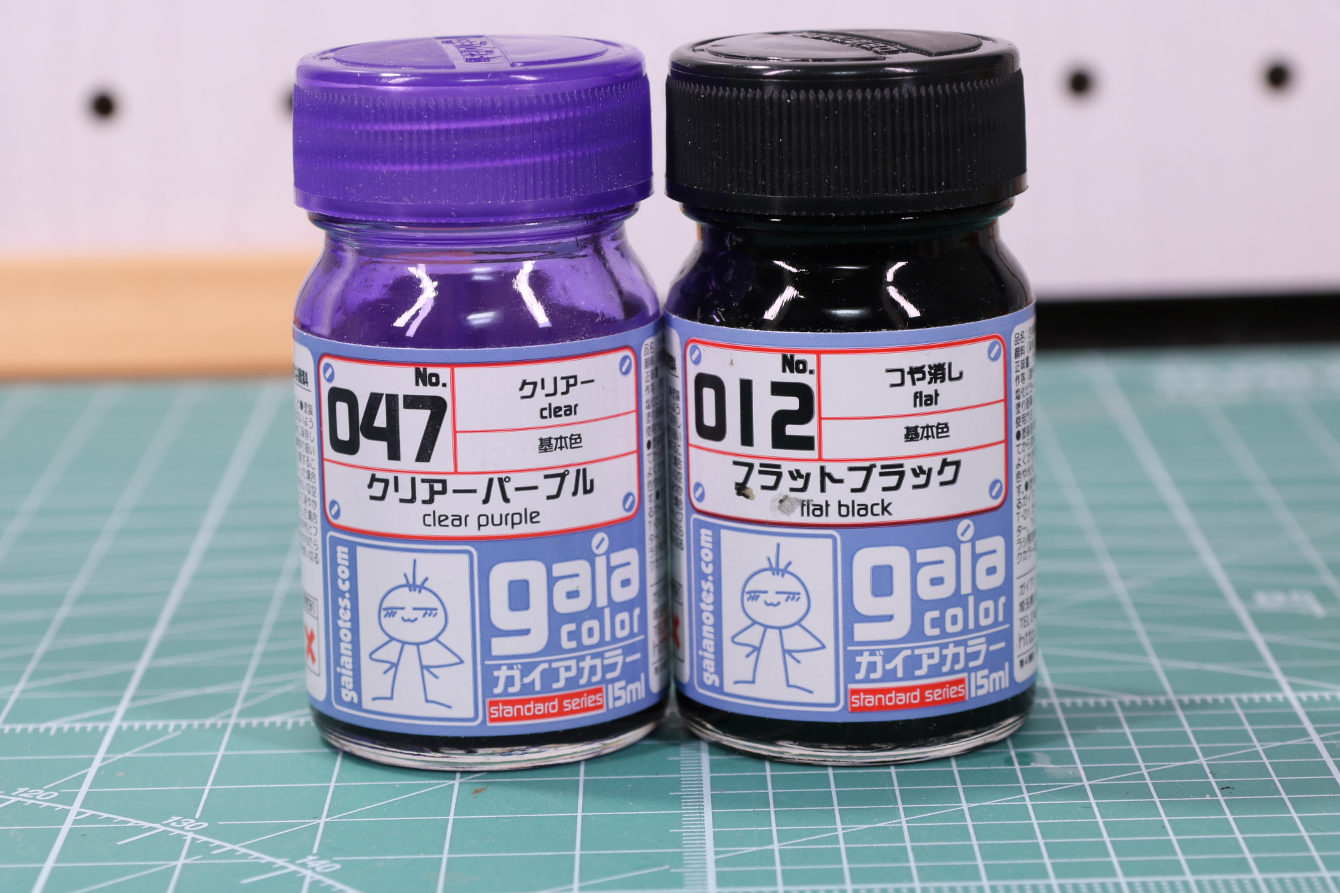 ガイアノーツのクリアーパープルにフラットブラックを少し入れて調色