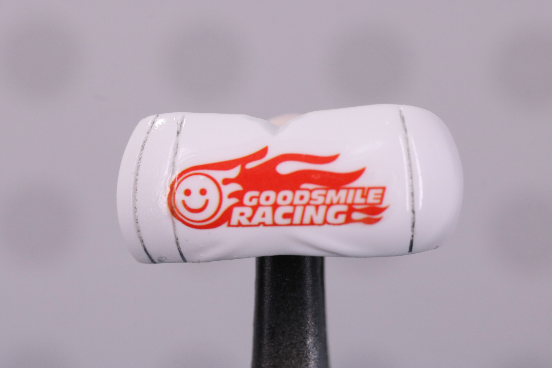 胸元には「グッドスマイルレーシング」のロゴ