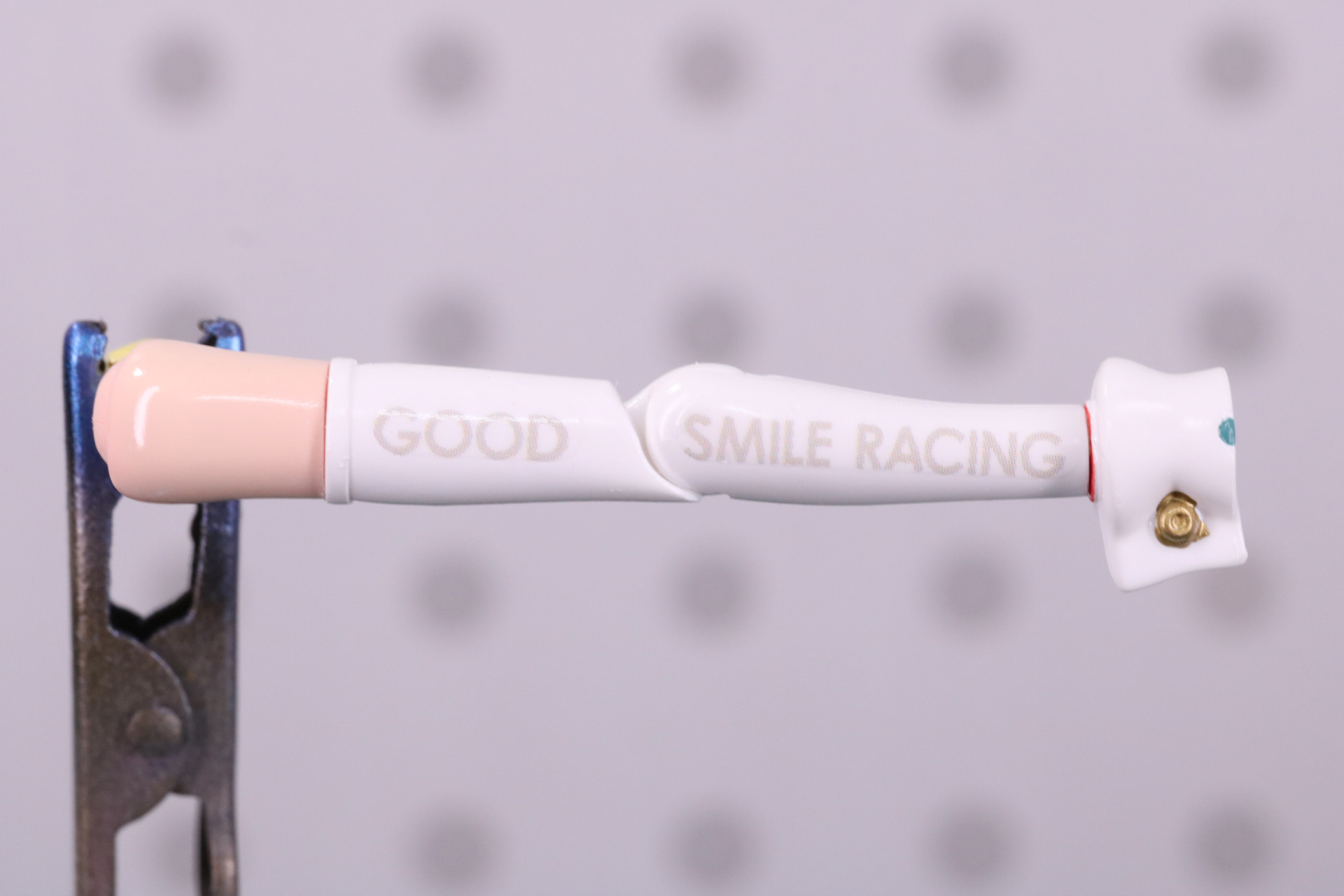 腕部側面には「GOOD SMILE RACING」の文字プリントがデカールで表現されている