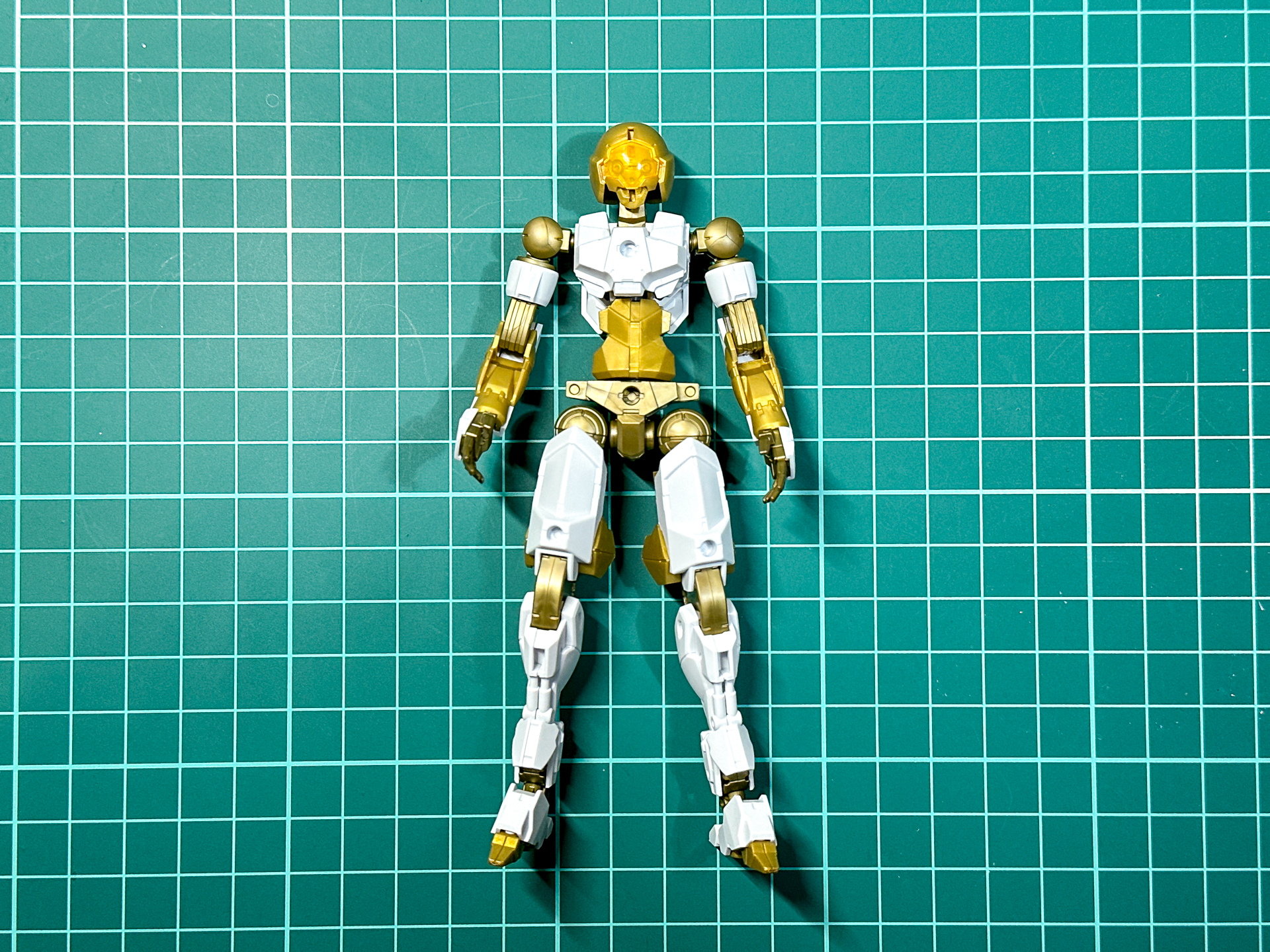 一体化したスピナティオ素体。人体に近く丸みのあるデザインとなっています。