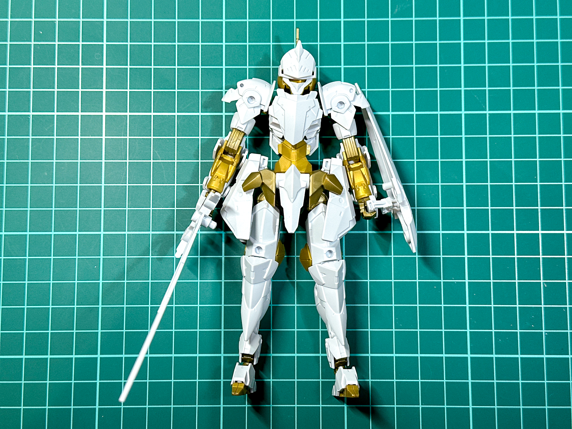ナイト仕様となったスピナティオ。素体から雰囲気が大きく変わりました。