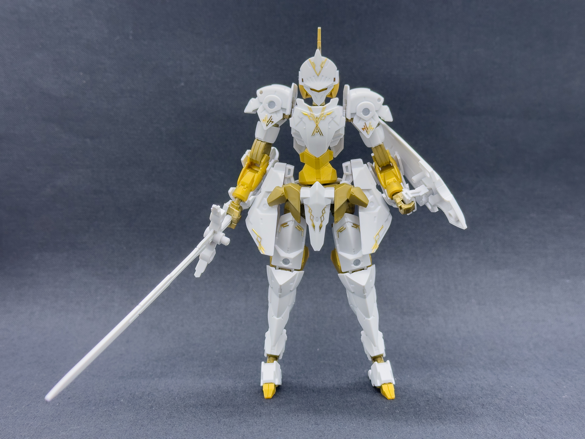 正面から見たスピナティオ(ロイヤルナイト仕様）。エングレービングの輝きが特に目を引きます。