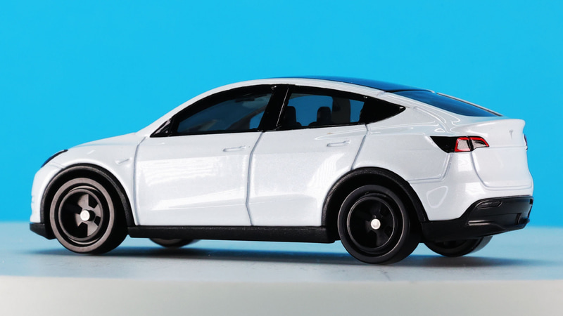 リアのコンビランプの塗分けがよくわかります