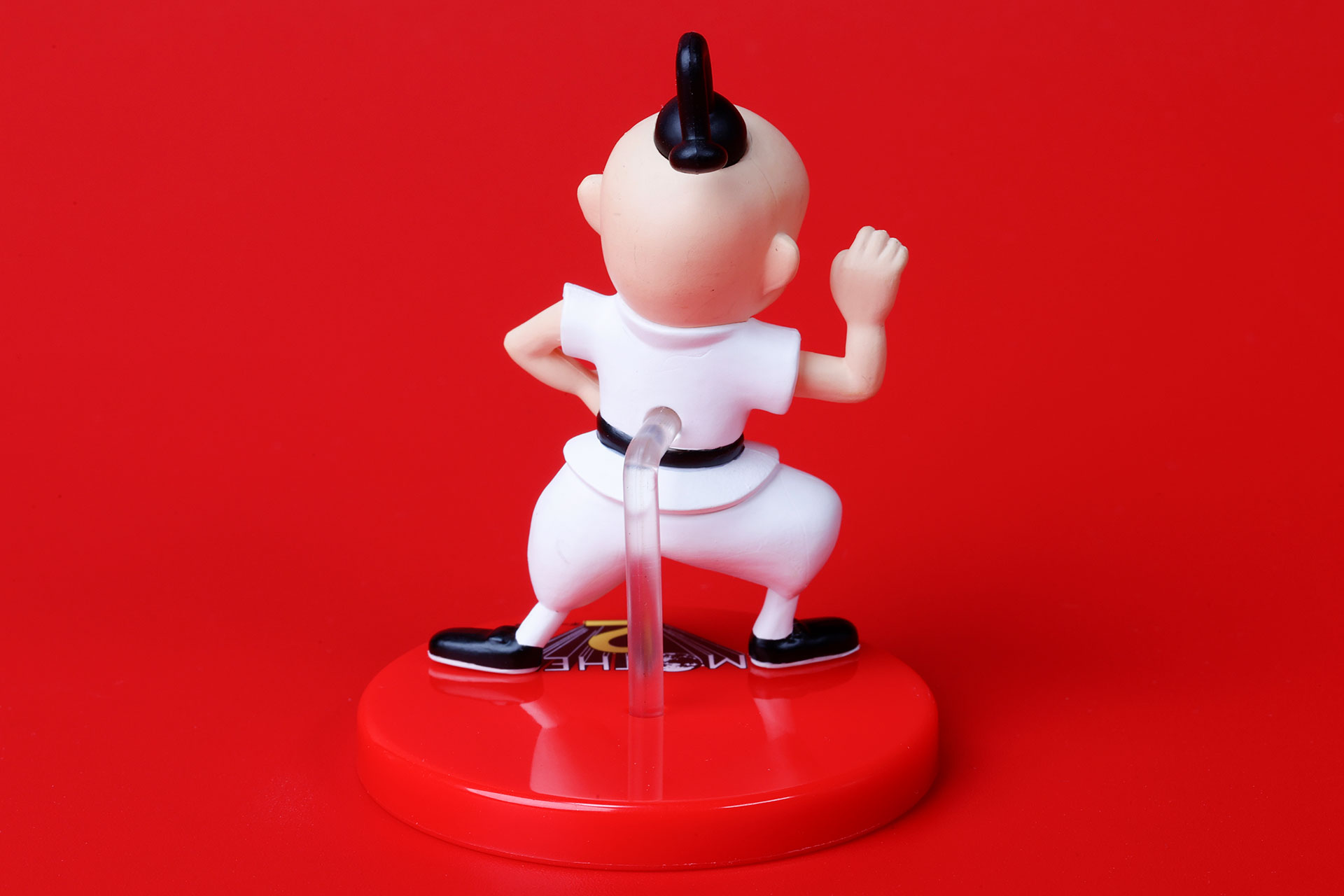 背中側にスタンドを差し込んで立たせることができる