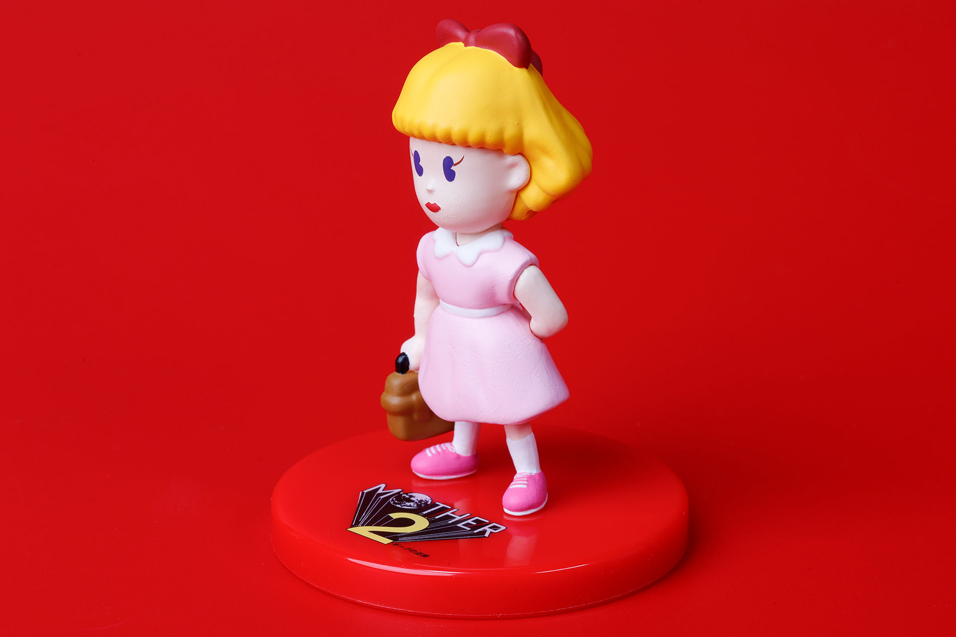 手を後ろに回して立っているポーズがカッコイイ