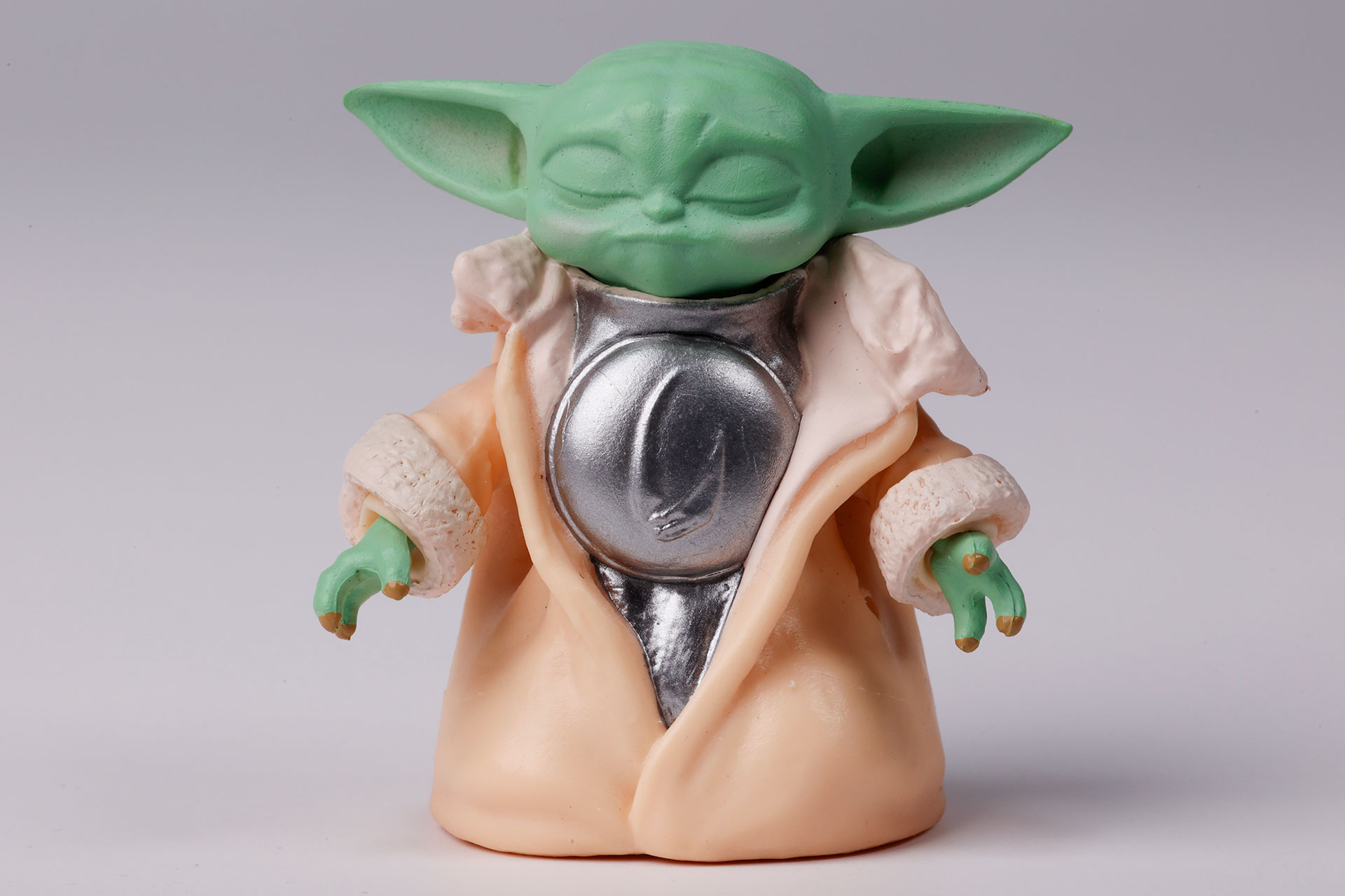 胸の辺りには銀色に輝くベスカーアーマーが付けられている