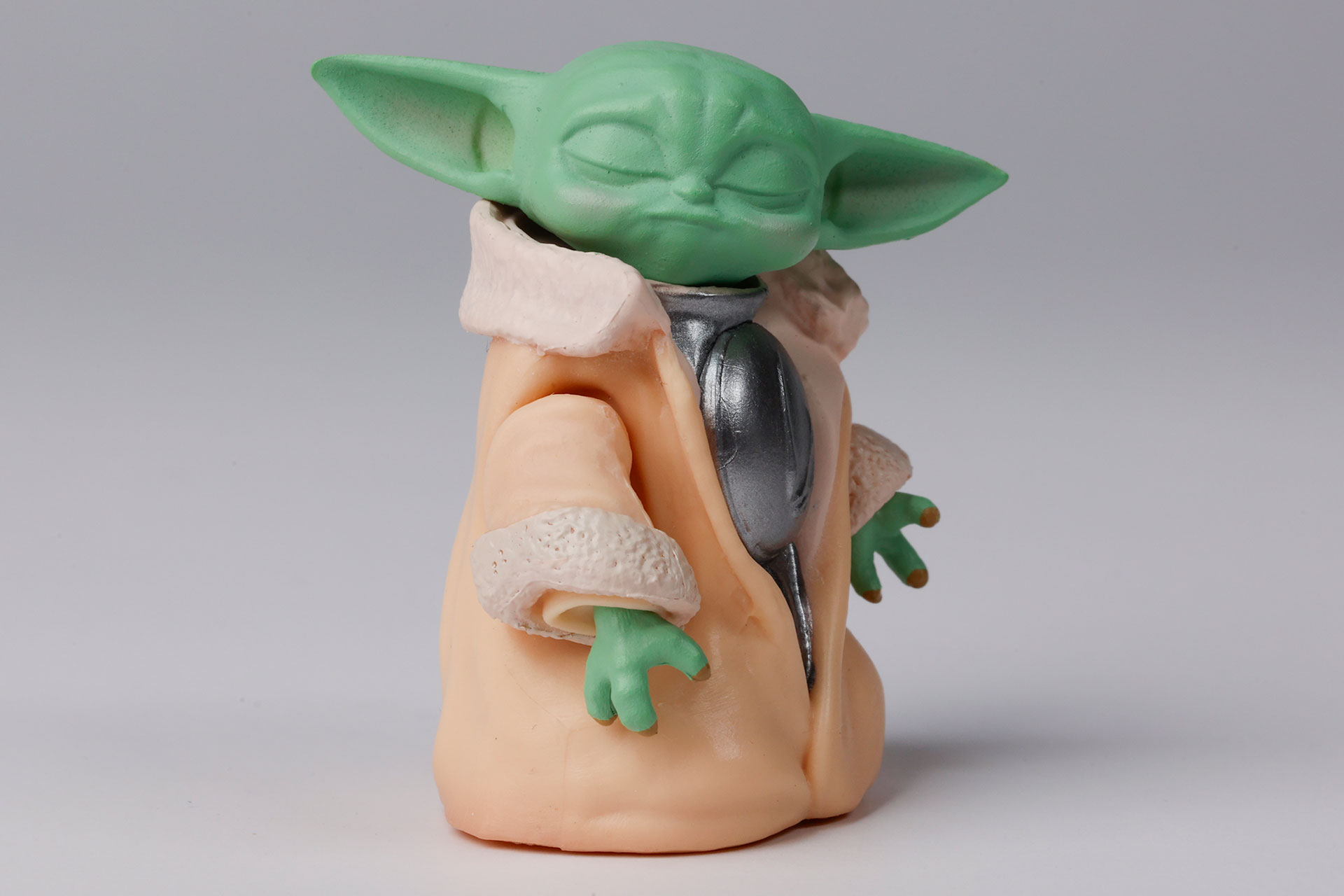 頭や腕の位置なども調整して飾ろう