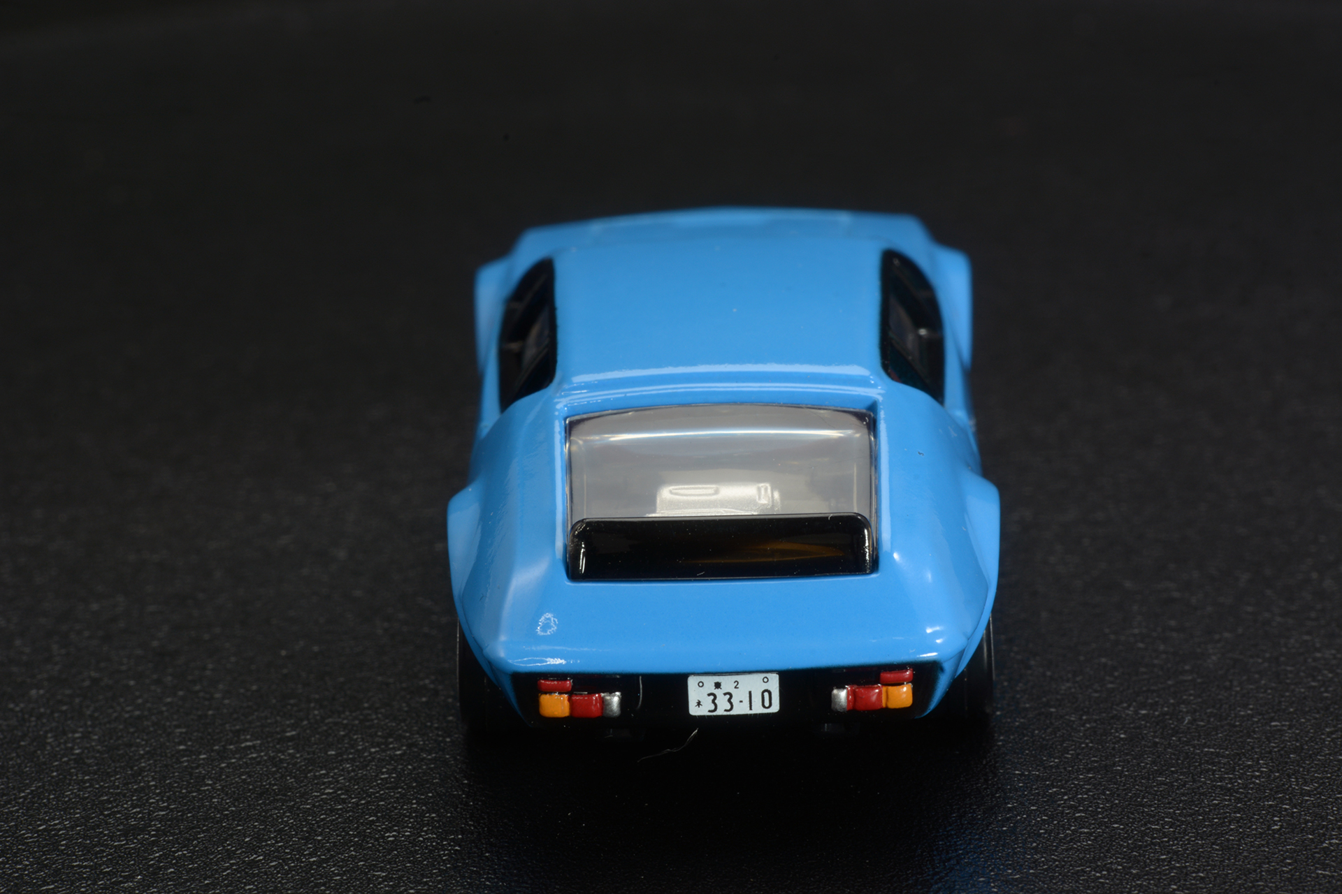 背面、ナンバープレートもしっかり再現している