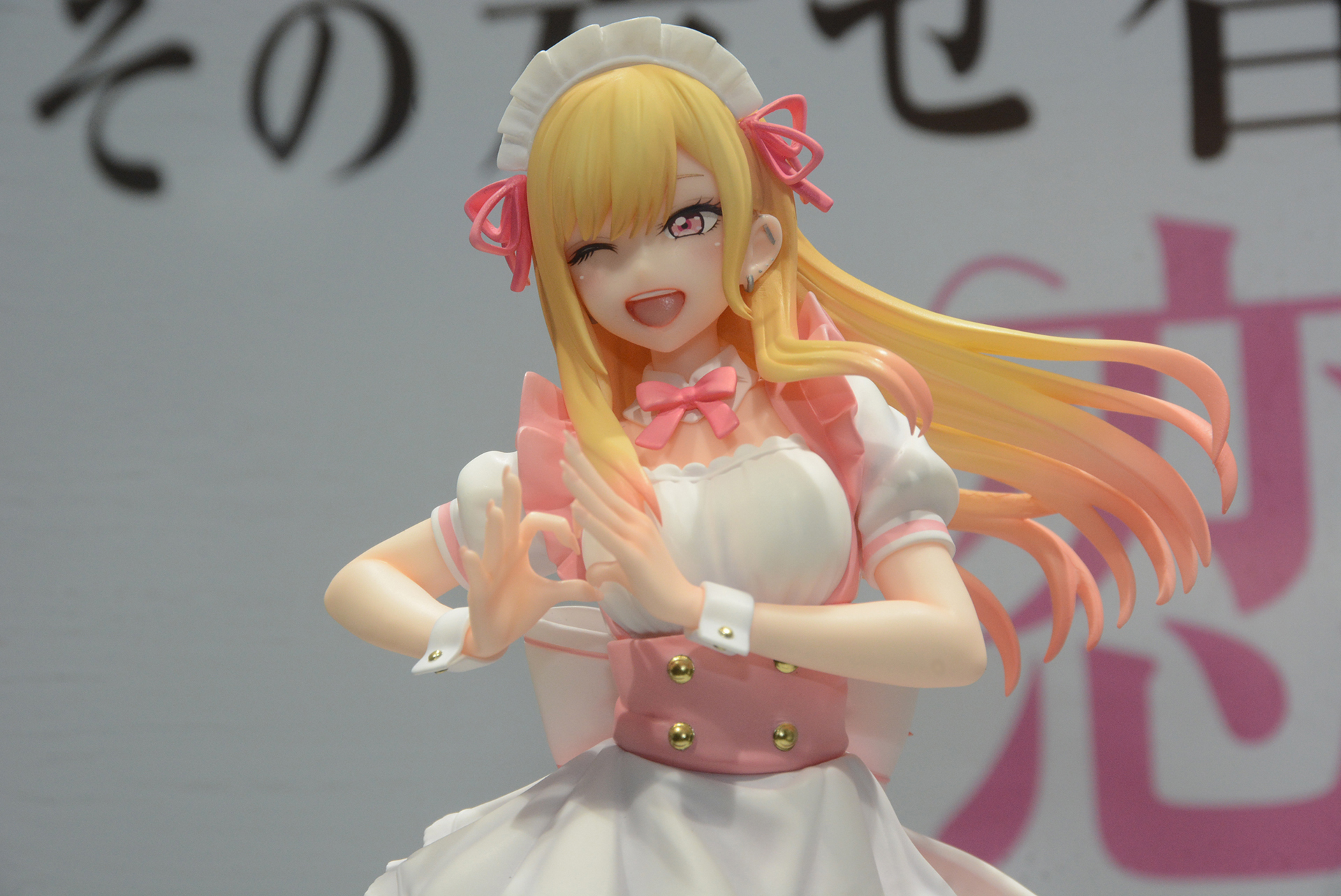 耳のピアスの表現、元気のいい表情、繊細な指先などキャラクター表現、フィギュア表現に力が入っている