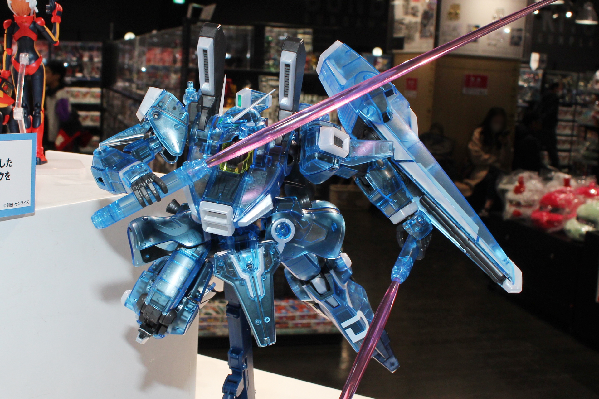 「MG 1/100 ガンダムMk-V [クリアカラー]」。2月8日発売。価格は8,800円。ガンダムベース販売商品