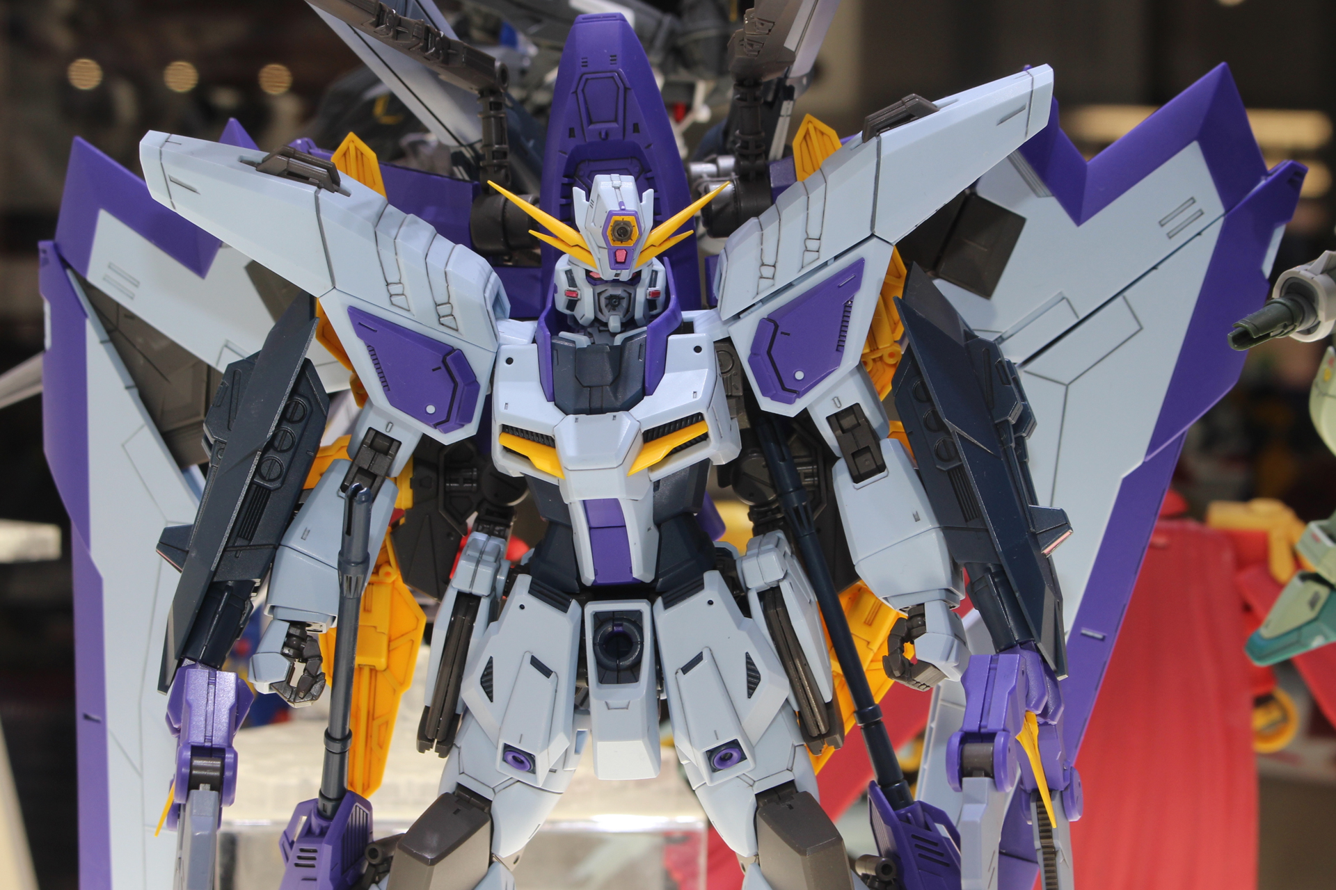 かなり異色のシルエットを備えたブーストレイダーガンダム
