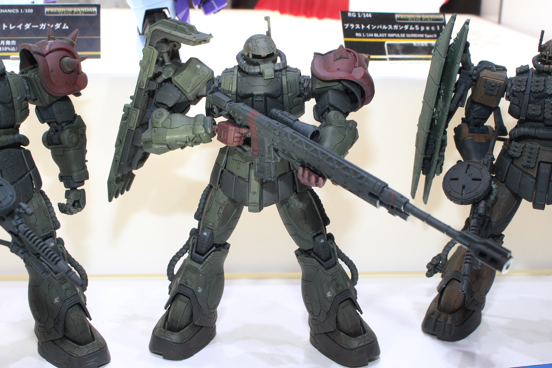 ザクII F型 ケイル機。装備しているのはロングライフル