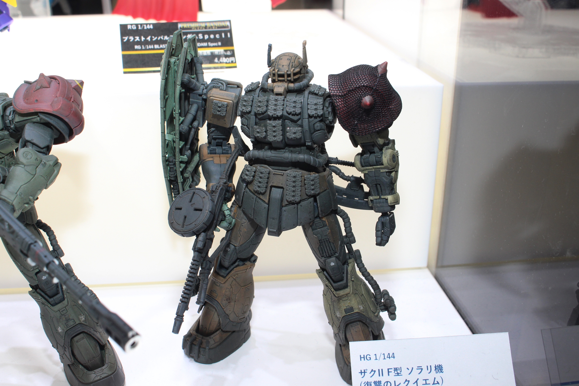 無識別型ザクII ソラリ機。「HG ザクII F型 ソラリ機」に付属のパーツを取り付けることで再現できる