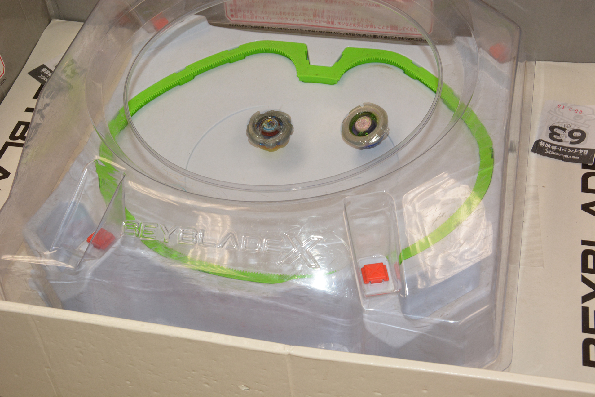 縦横無尽に走るベイ、中央で待ち構えるベイなど、特性とシュートの仕方でその動きは大きく変わる