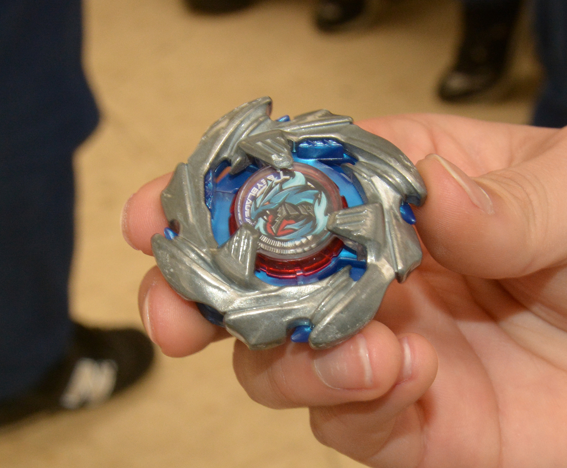 「コバルトドラグーン」は左回転。多くの人が使う強いベイ「ウィザードロッド」の天敵と言える存在