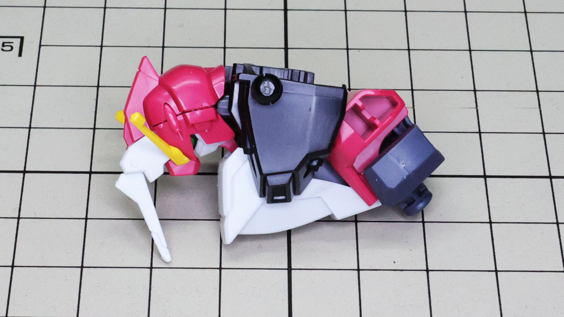 ズゴックとしての可動性能をオミットしないような機構が盛り込まれています