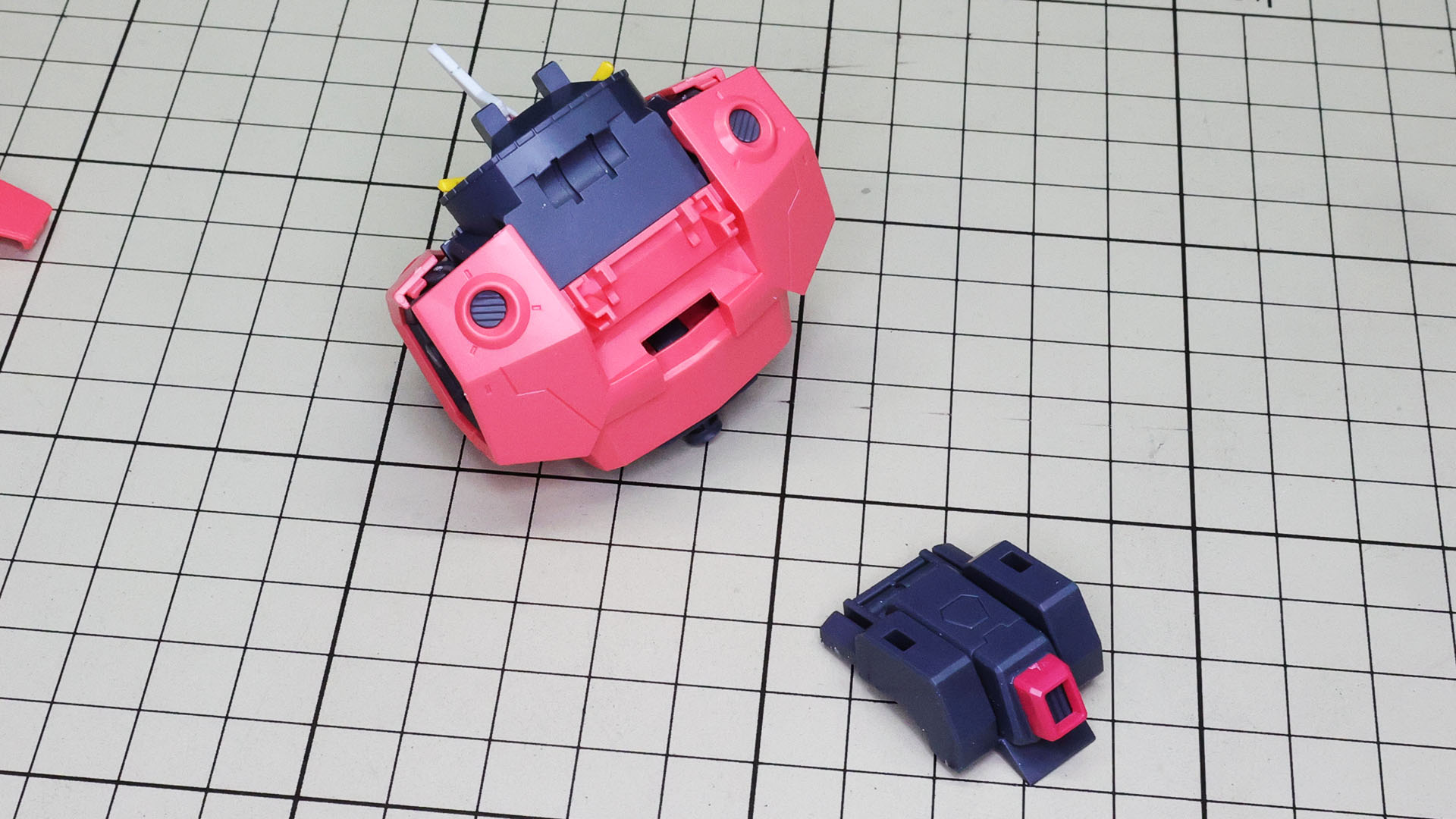 小型ながらバックパックがあります。水中用というわけではなさそうです