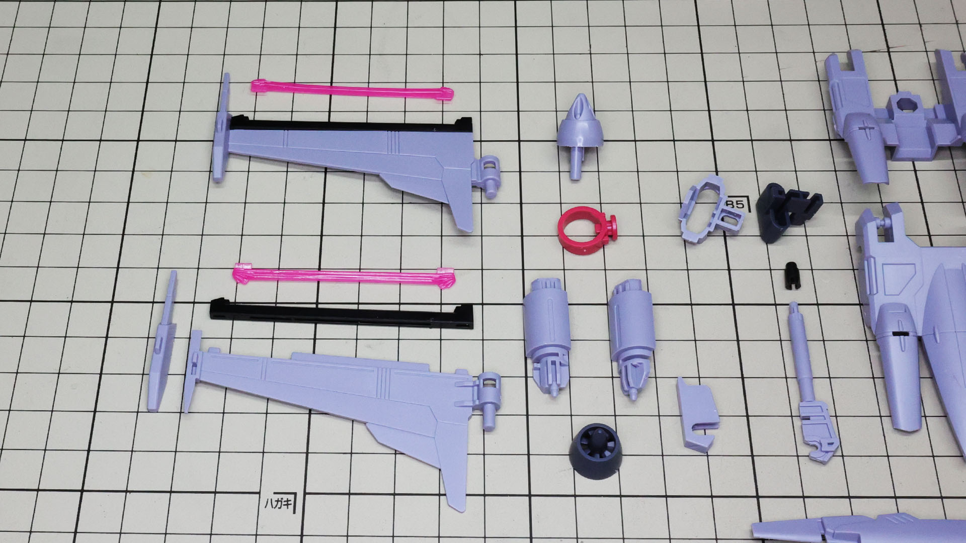 ウイングは上下に展開できるようになっているので2枚作ります