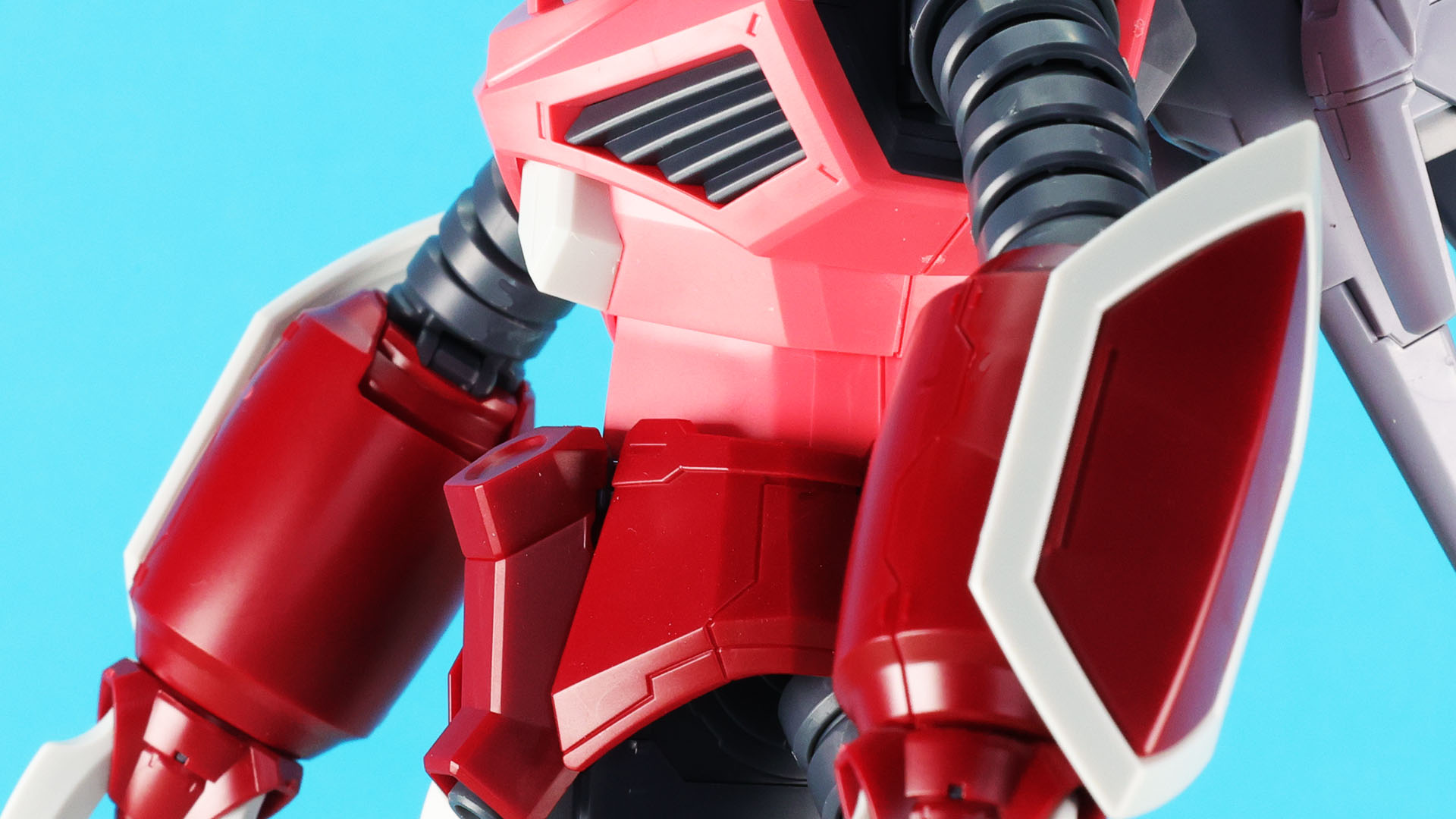 胸部ダクトとコクピットハッチのディテール