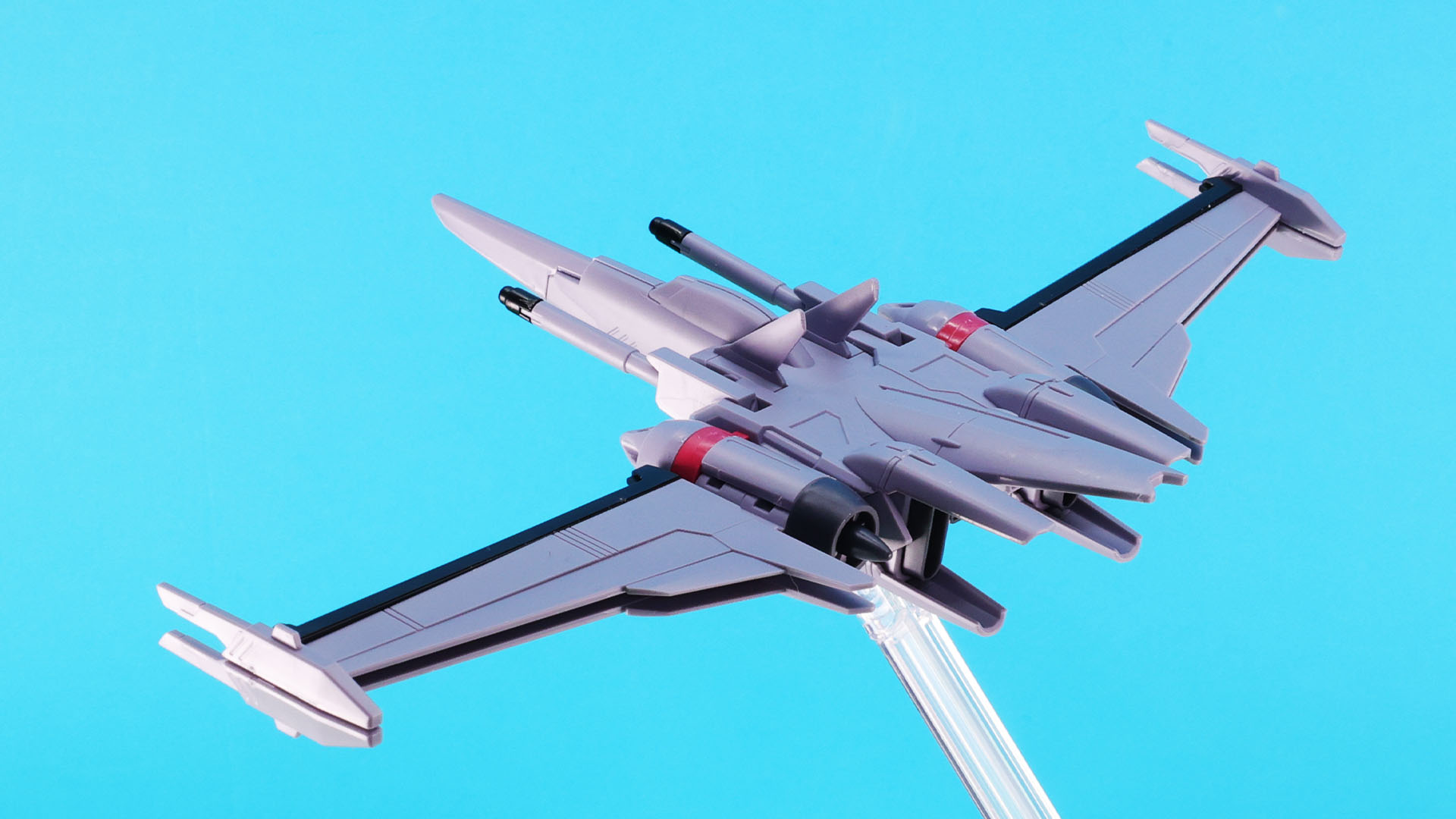 機首にあたる部分は折り畳み機構を持っています