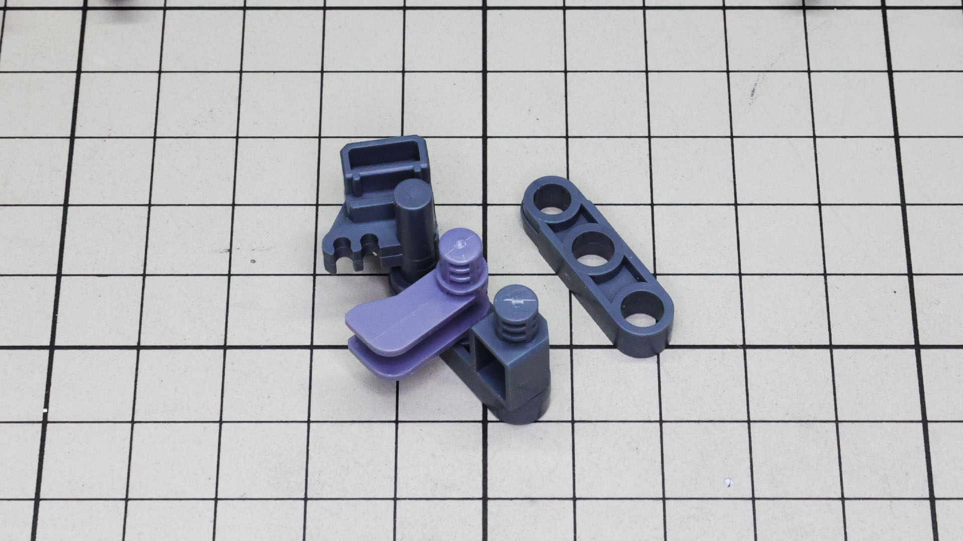 MSとの接続部を組んでいきます。多関節で色々な機体に対応できそうです