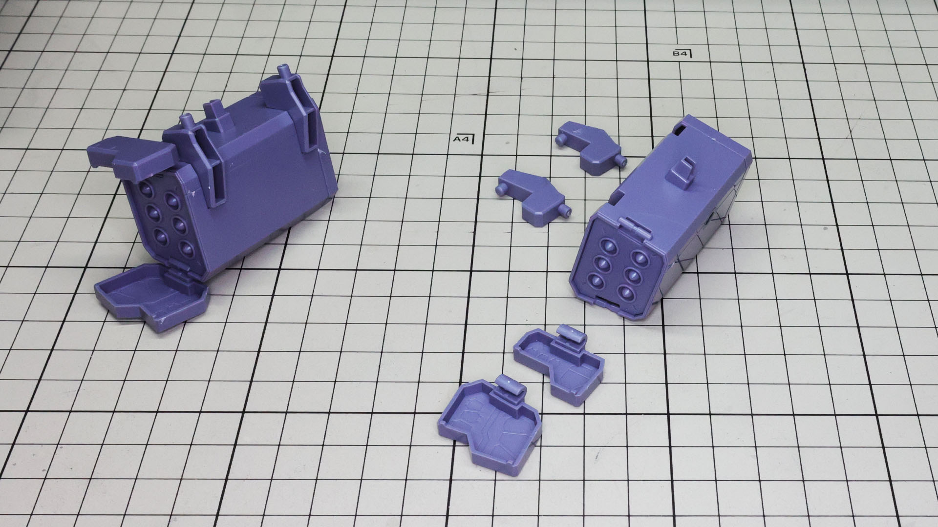 弾頭が見えて迫力あります！前面ハッチは上下に開閉できます