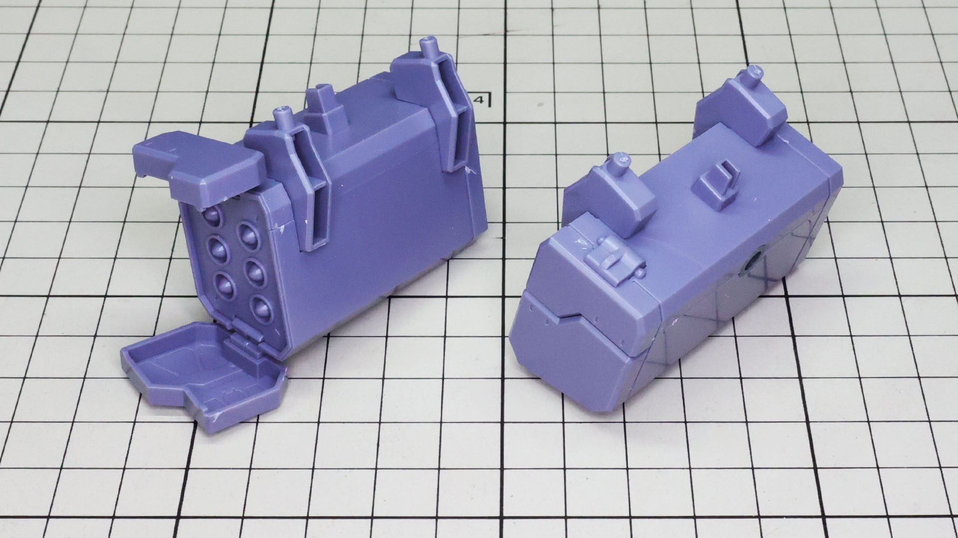 メインとなる巨大なウイングには白い加飾部があります