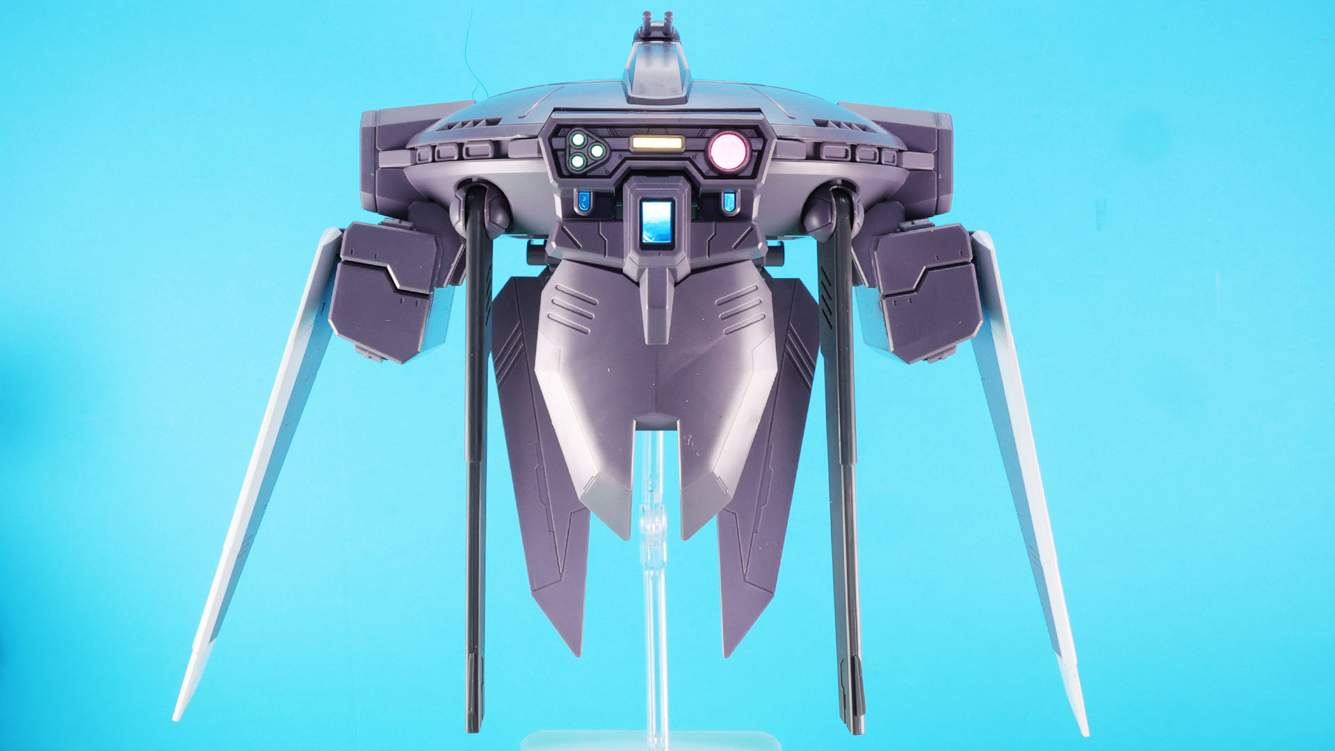 機体前方にはセンサーが並ぶ