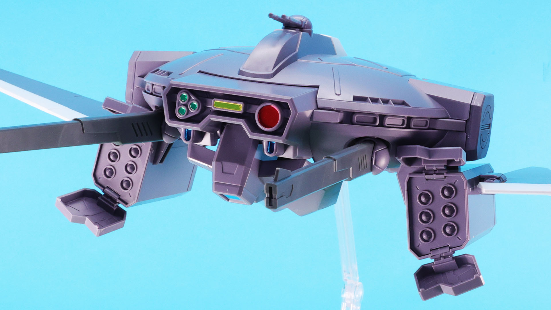 左右のミサイルポッドはカバーが開閉できます