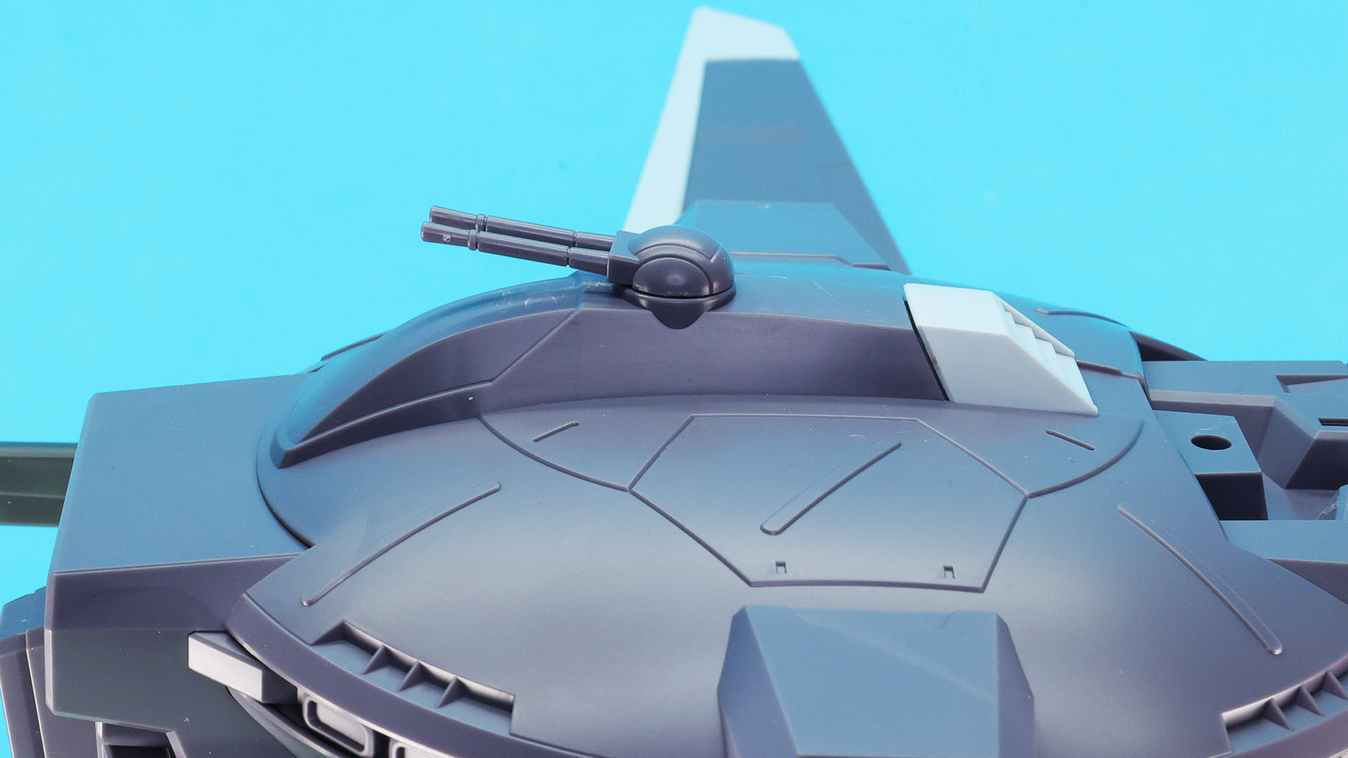 機体上面には機銃があります