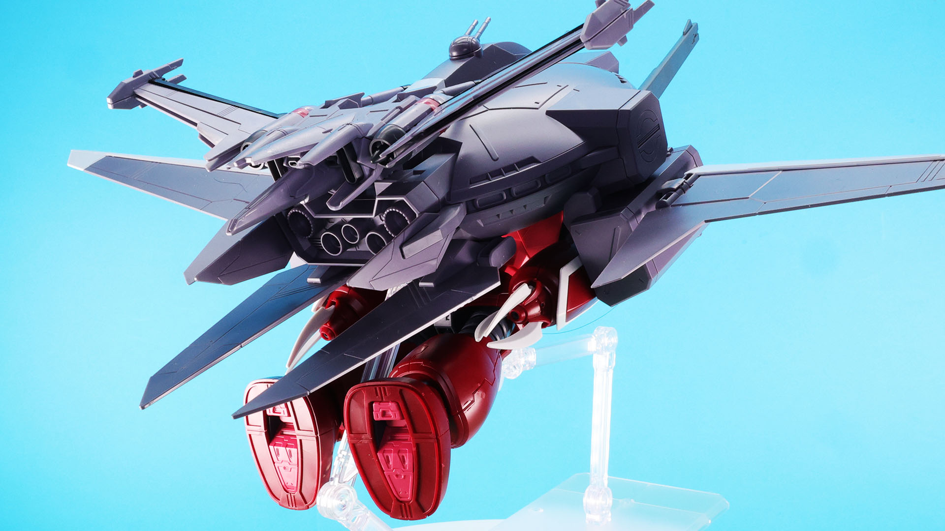 機体を覆うほどの大きさがあるキャバリアーアイフリッド