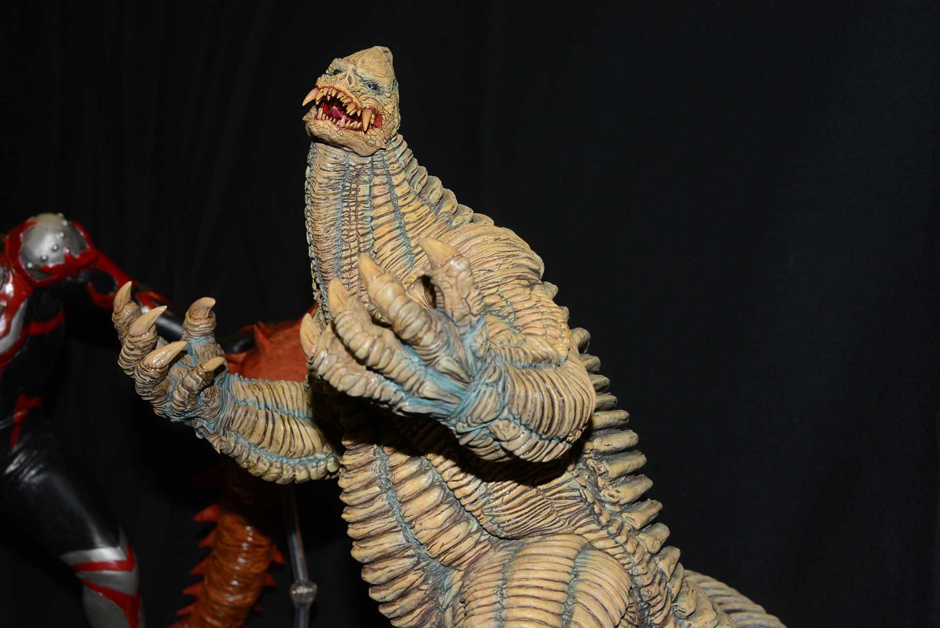 オリジナルより上半身がマッシブで、アレンジが面白い