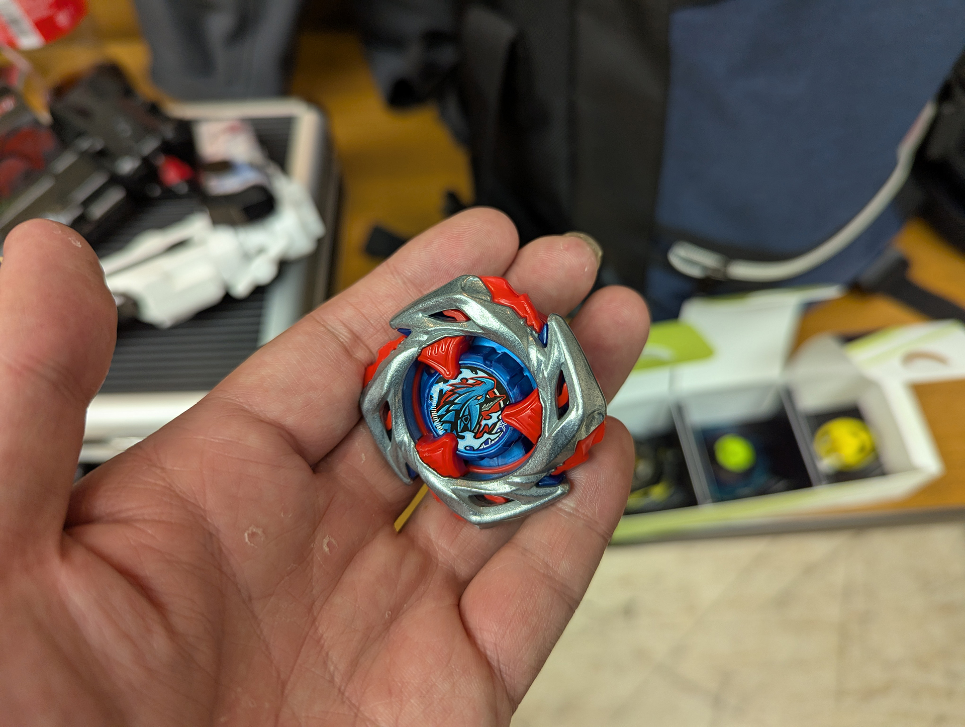 トーナメント前半は1つのベイのみで4ポイントを競う「ワンベイ」ルール。ここで筆者が選んだのは「インパクトドレイク 0-80FB」