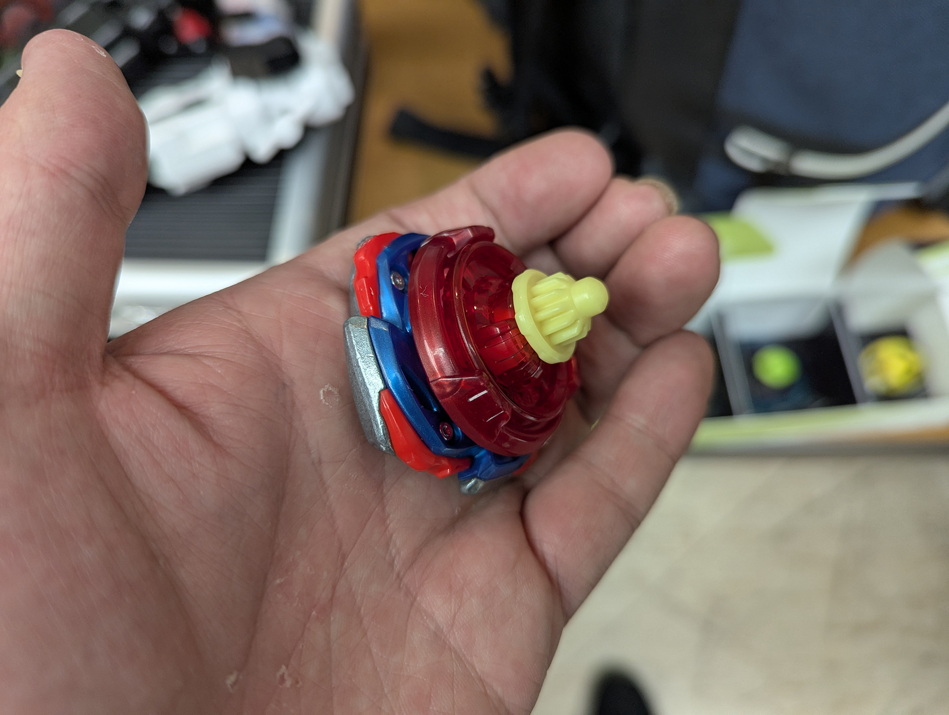 ラチェットはランダムブースターVol.5で初めて登場した突起のないまん丸ラチェット「0-80」、ビットは安定動作の「フリーボール(FB)」