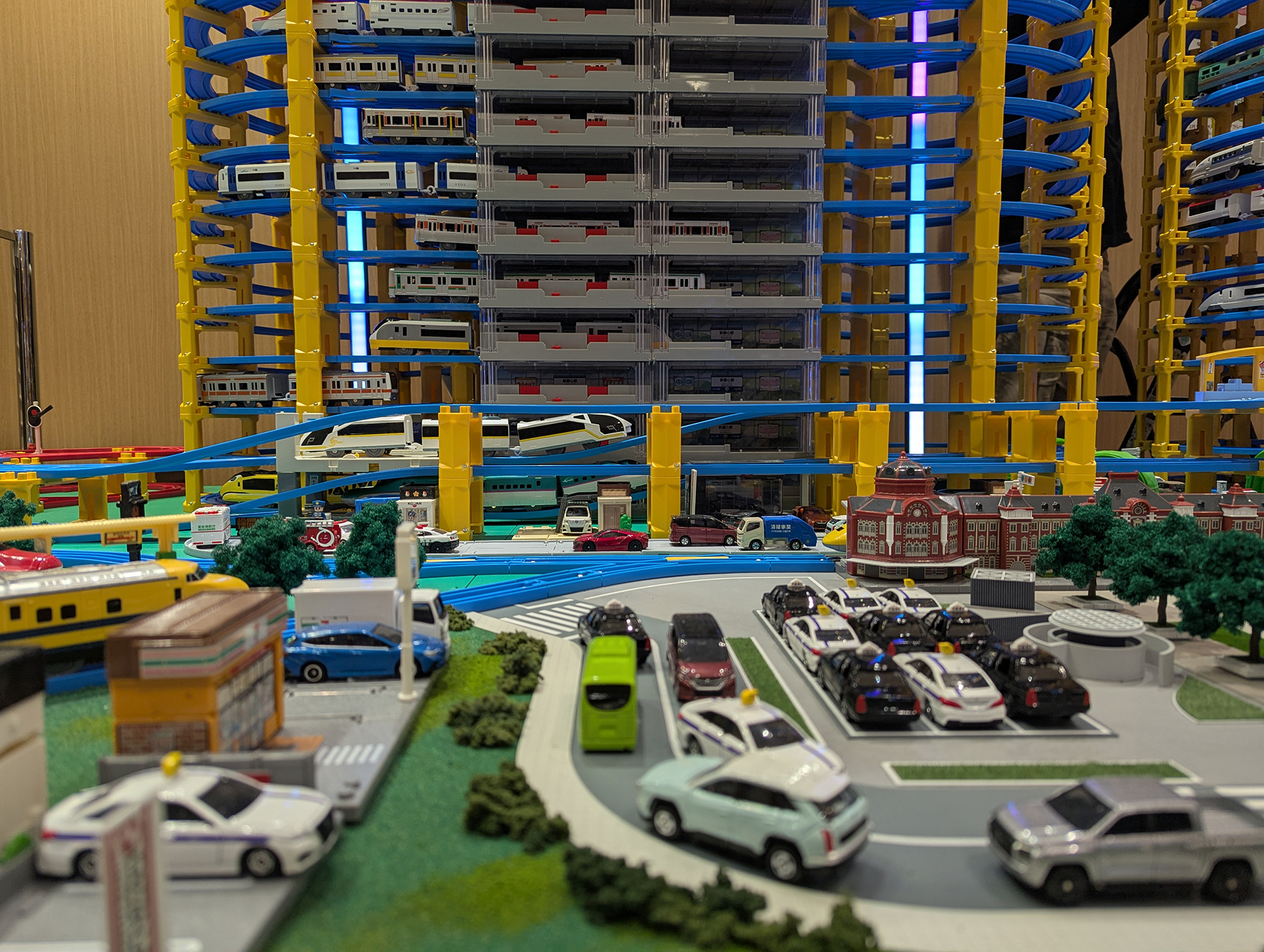 側面から見るとかなりド迫力のビジュアルが堪能できる