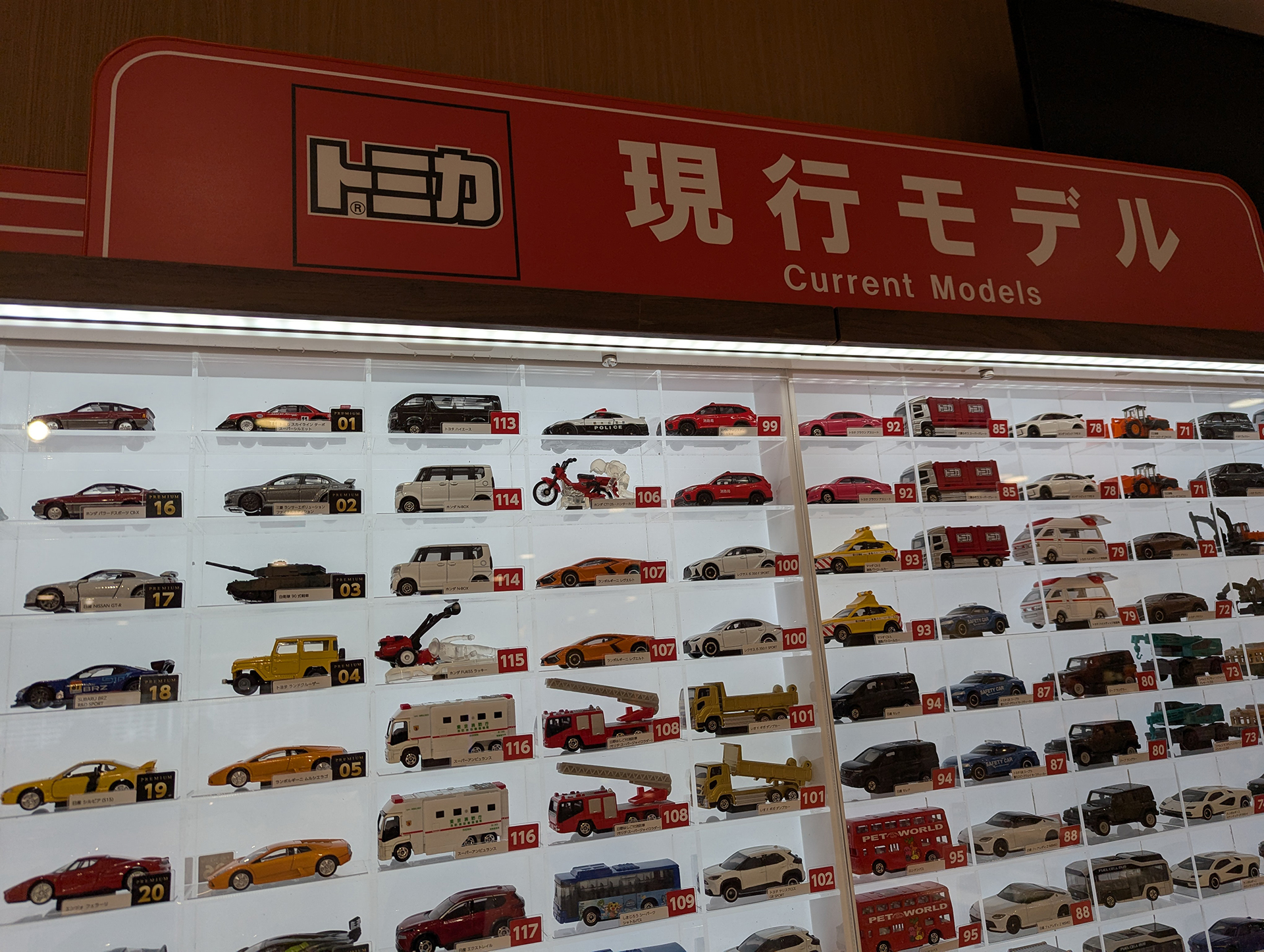 現行モデルの展示はまだ購入可能なラインナップだ