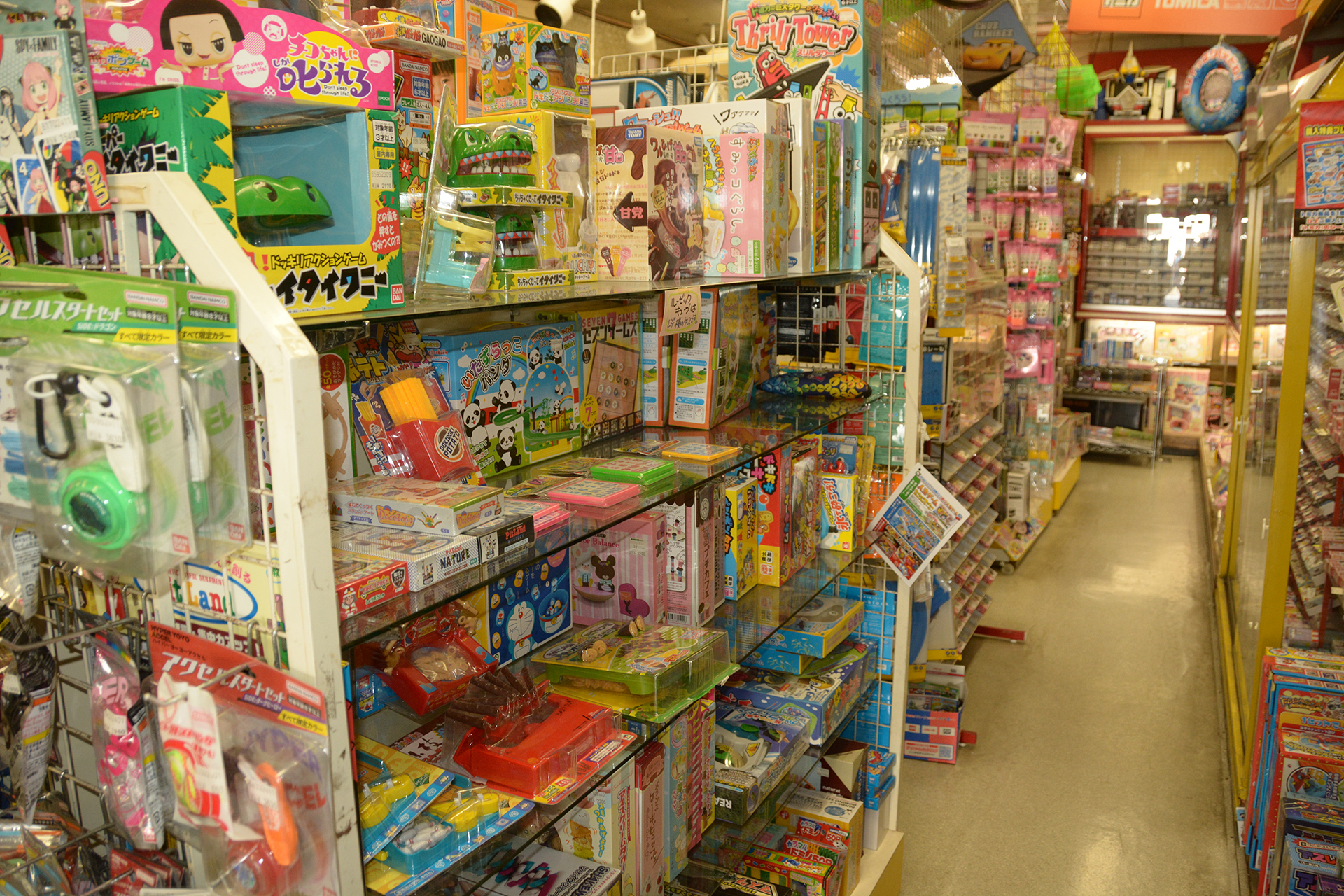 パズルやぬいぐるみなど、種類も豊富だ