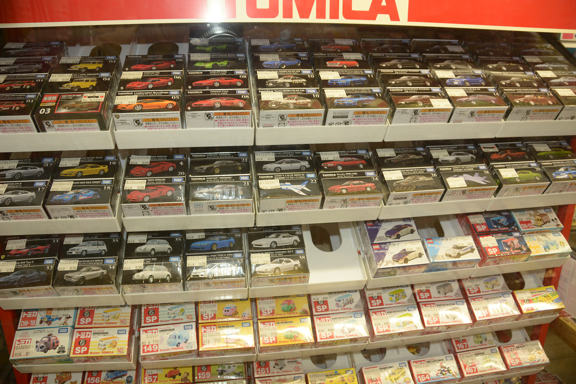 1,000種類以上品揃えがあるという「トミカ」
