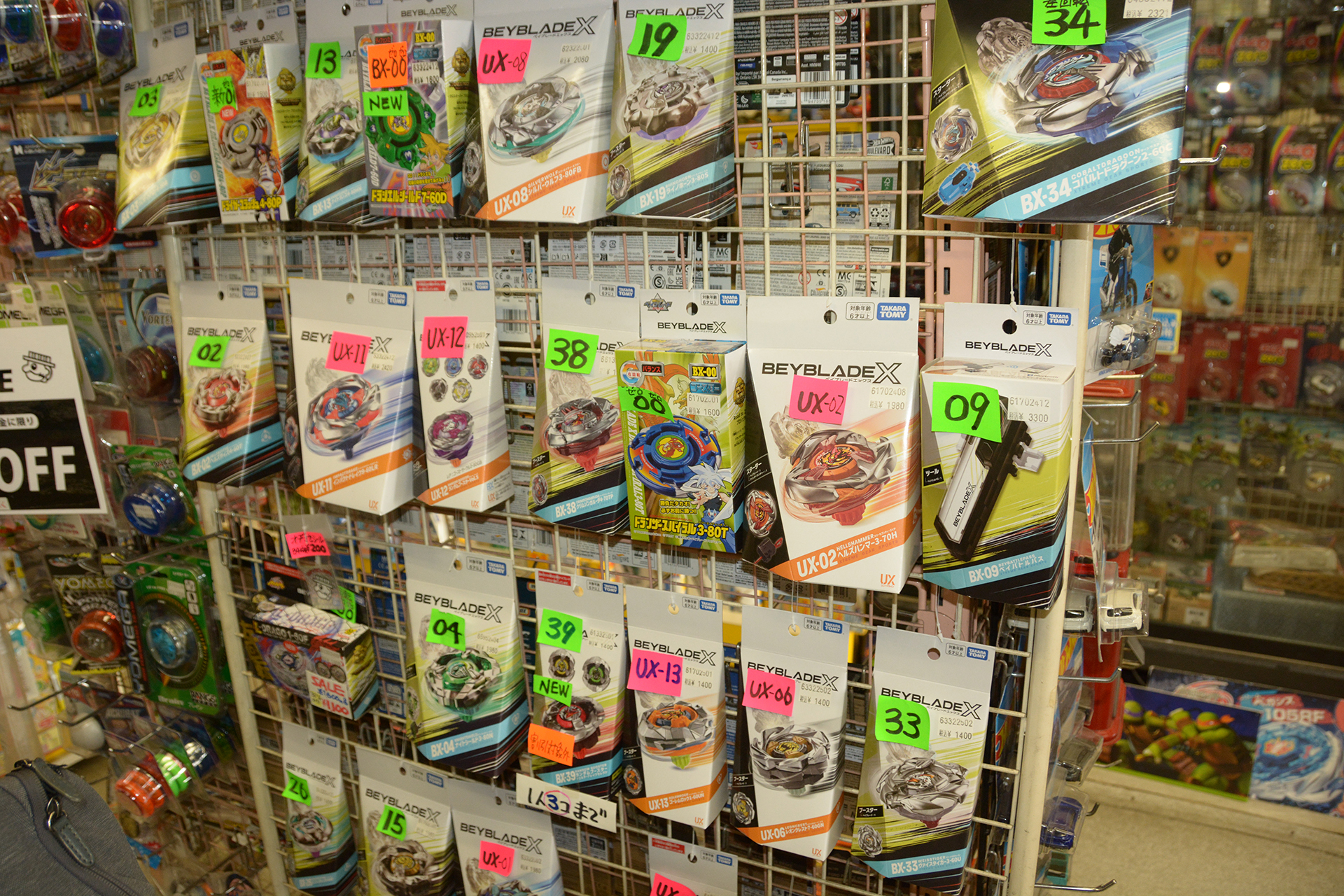 「BEYBLADE X」も専用コーナーを作り販売