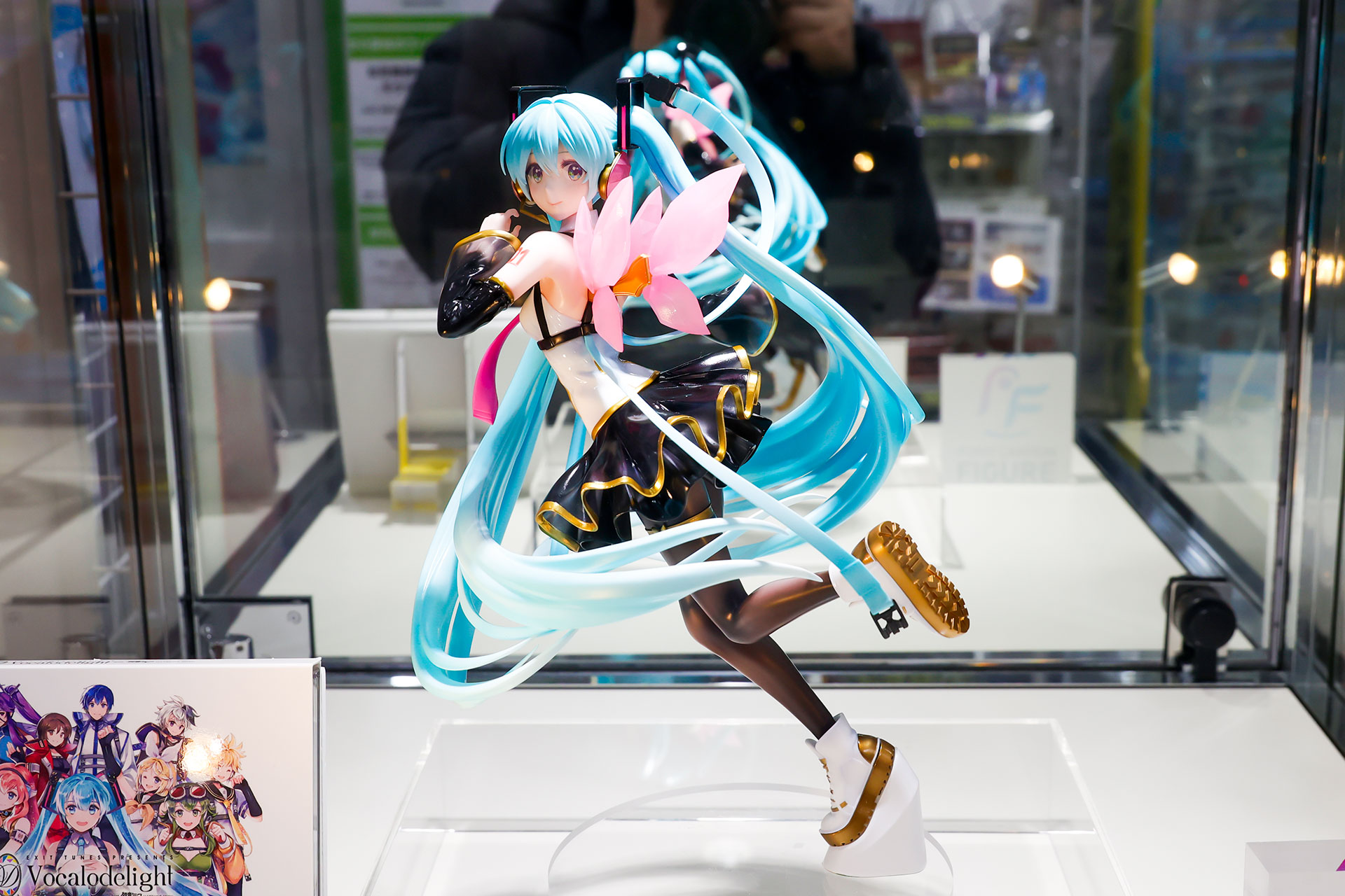 原型制作は榊馨氏、彩色はかずひろ氏が手掛けている