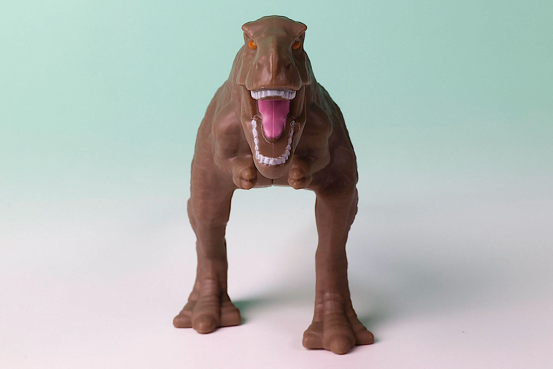 正面からみたティラノサウルス・レックス