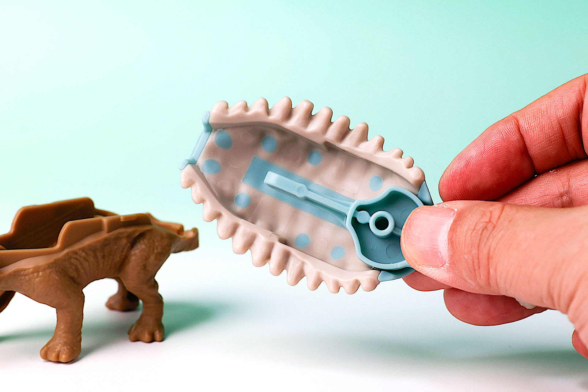 何はともあれ、最初におもちゃを組み立てていこう