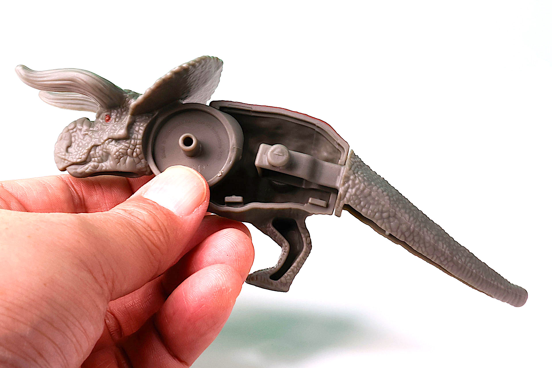 まずは遊び始める前におもちゃを組み立てよう